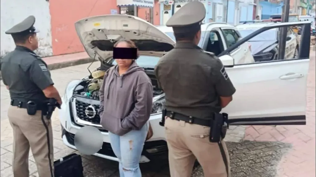 Aseguran vehículo con reporte de robo en operativo de seguridad en Ocozocoautla