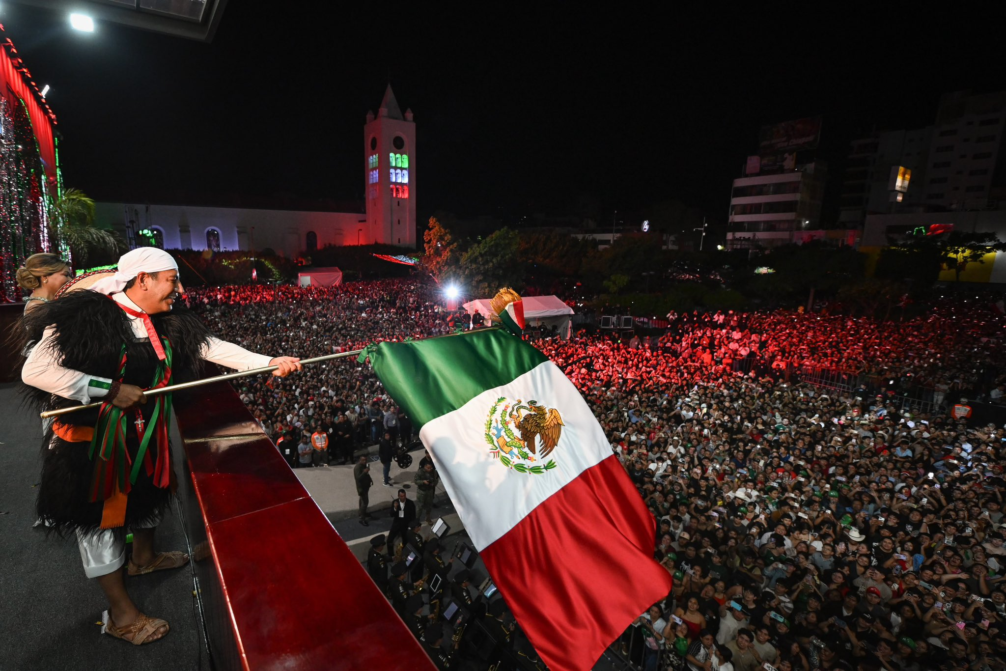 Eduardo Ramírez encabeza el Grito y celebra la paz en Chiapas